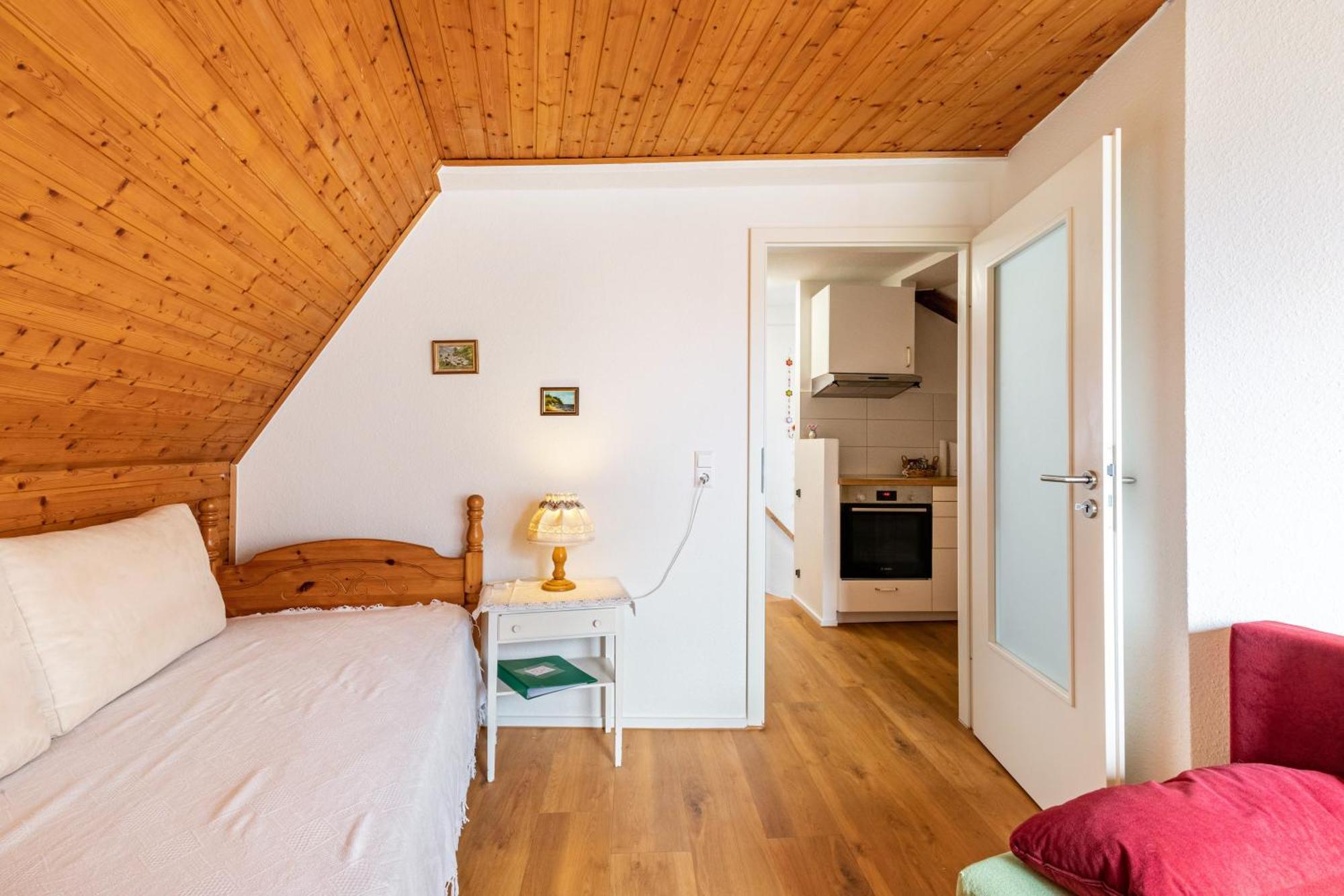 Apartmenthaus Ferienwohnungen Sila Weinstadt Exterior foto